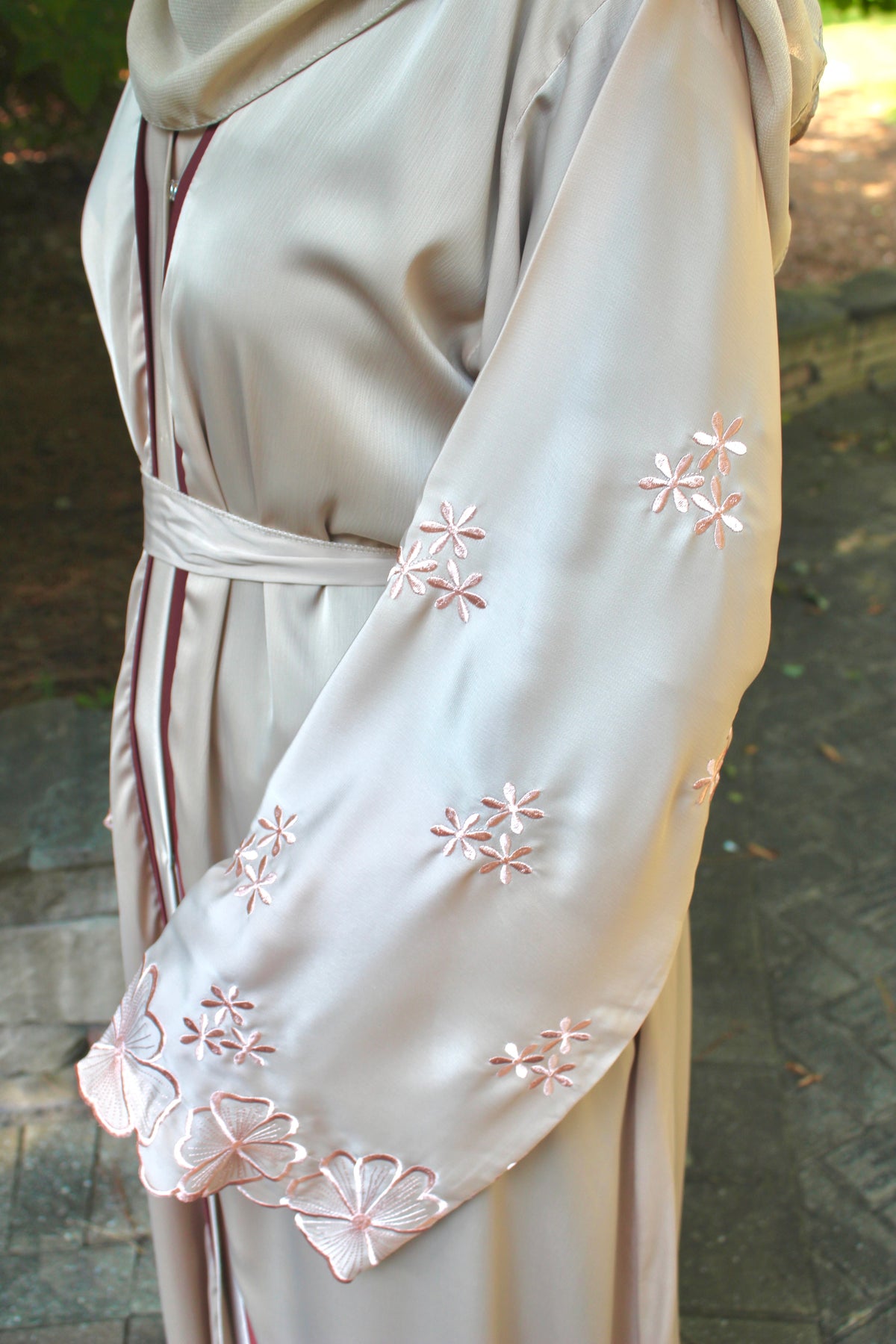 Sade’ Beige Abaya