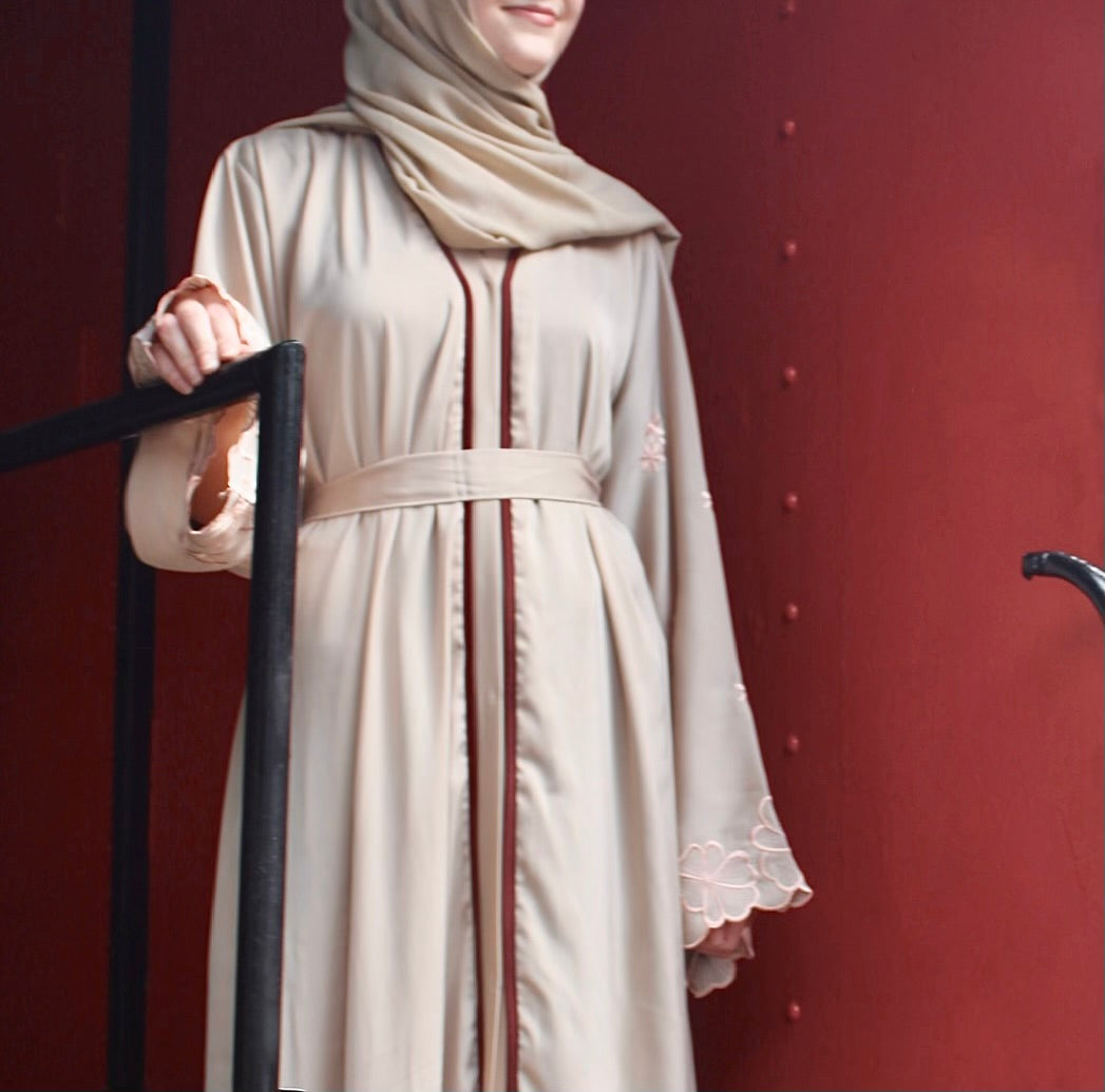 Sade’ Beige Abaya